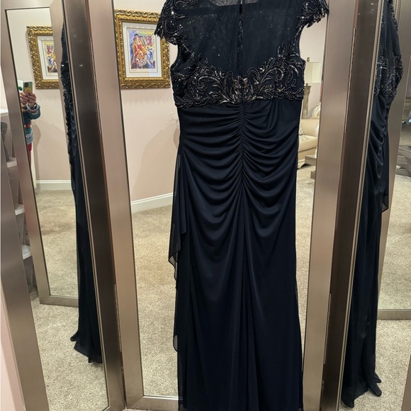 Beautiful navy blue formal gown. - Picture 3 of 5